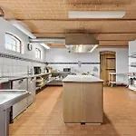 7 Bedroom Stunning In - D70125