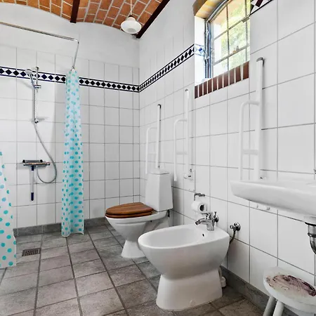 7 Bedroom Stunning In - D70125 *