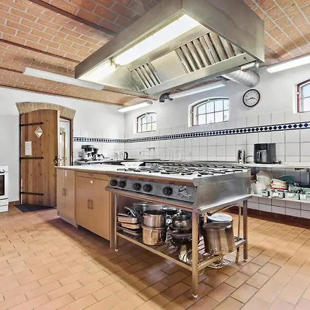 7 Bedroom Stunning In - D70125 別荘 *