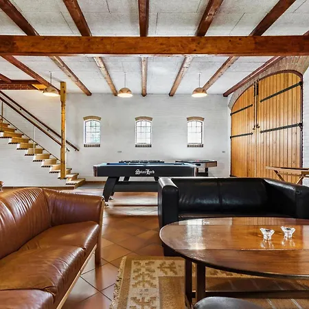 7 Bedroom Stunning In - D70125 *