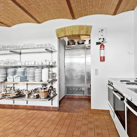 7 Bedroom Stunning In - D70125 格雷诺