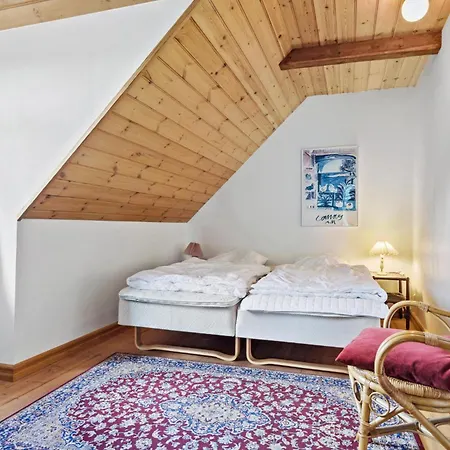 7 Bedroom Stunning In - D70125