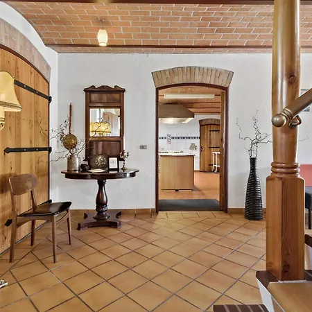 7 Bedroom Stunning In - D70125 *