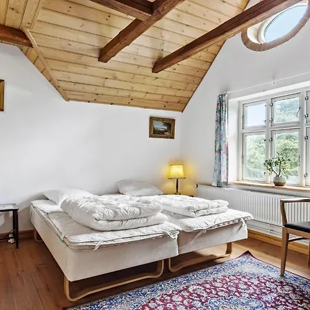 7 Bedroom Stunning In - D70125