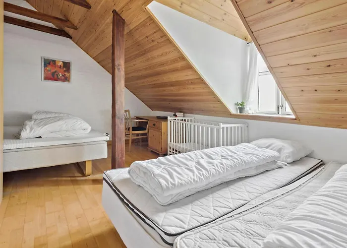 펜션 7 Bedroom Stunning In - D70125