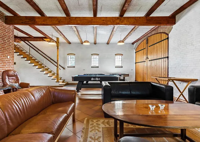 7 Bedroom Stunning In - D70125 *