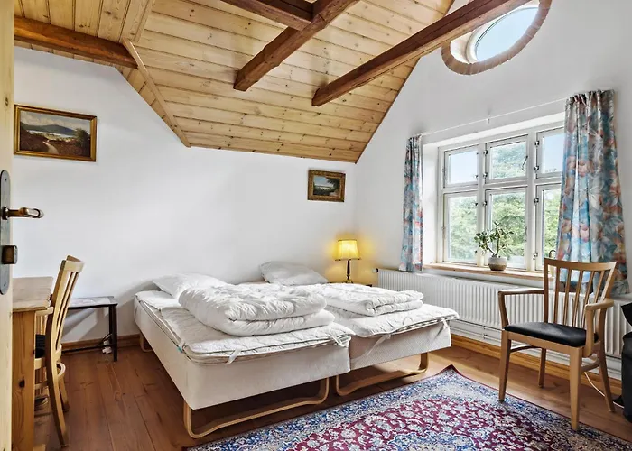 7 Bedroom Stunning In - D70125