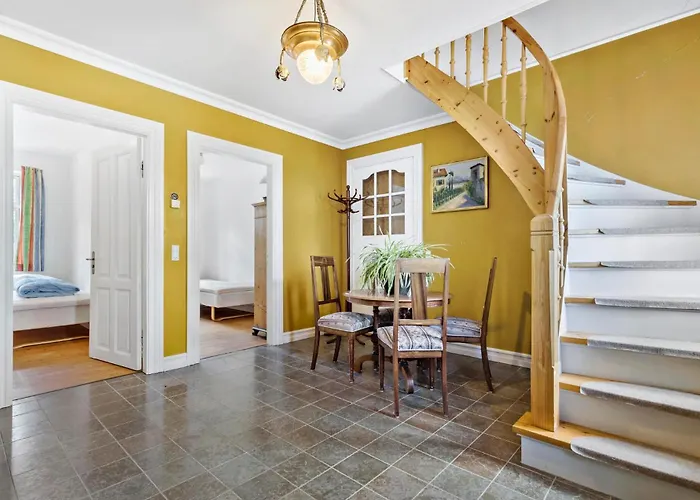 7 Bedroom Stunning In - D70125